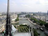 Pohled z Notre-Dame na Seinu.