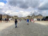 Přístupová cesta do Versailles. 
